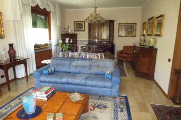 salotto-soggiorno - UNIFAM. AUTONOMA THIENE (VI) CENTRO